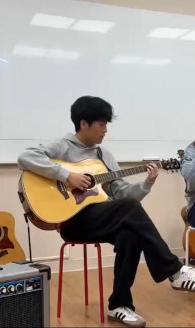 陳宥融 - 吉他練習