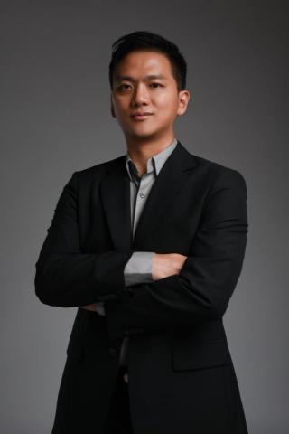 Benjamin, Bing-Jin Lee - 多年數學教學經驗，曾任電子業PM主管，具備耐心與清晰的講解方式，幫助學生穩健提升成績