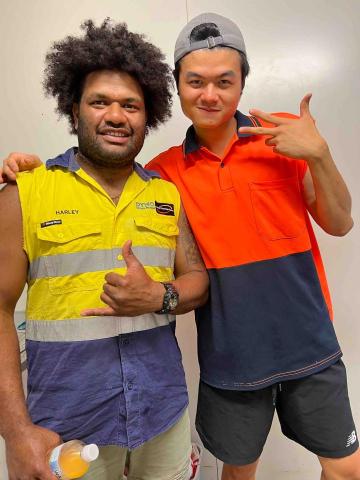 簡冠昕 - 澳洲和工作同事的合照