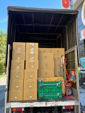 阿翰 - 禮盒運送