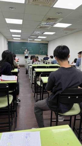 沈渝庭 - 補習班帶班導師