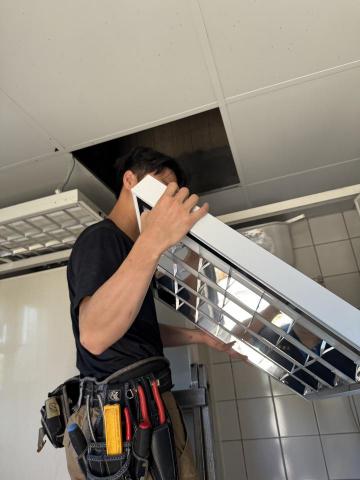 崴聖企業社 - 更換燈具