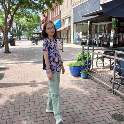 提供拍照相服務的專家申小姐