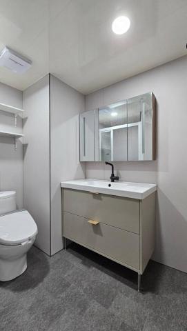 可能設計有限公司 - 新式免拆磁磚工法:牆面石晶薄板+地面日本防滑地板鋪設 可能設計有限公司 - 新式免拆磁磚工法:牆面石晶薄板+地面日本防滑地板鋪設