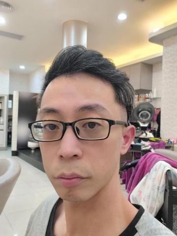 提供寄送機車服務的專家小曾