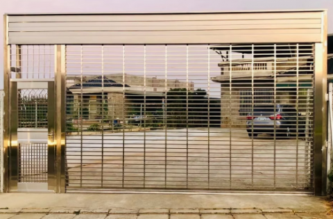 良輝快速捲門 - 花格鐵捲門
花格鐵捲門,美觀兼具實用性,採光性極佳,耐用性高 良輝快速捲門 - 花格鐵捲門
花格鐵捲門,美觀兼具實用性,採光性極佳,耐用性高