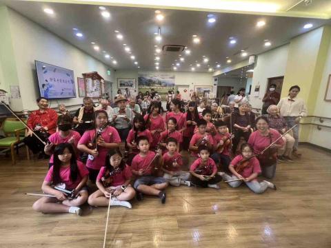 楊家甄 - 嗣大人長照中心表演