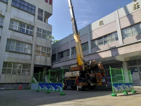 崴珵視覺工程 - 專業，安全吊運廢棄物