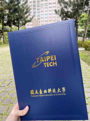 羅鈺淳 - 研究所畢業證書