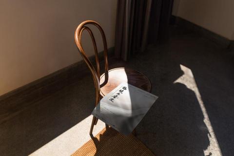 沈晉暉 - 物境與塵光 Material, Landscape, Dust and Light | 展覽主視覺設計