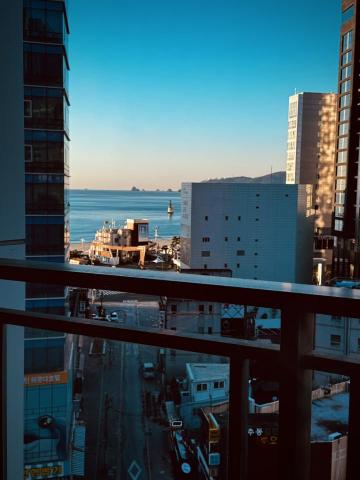 歐摩 | Oh Mo - 韓國海雲台｜清晨海景的第一縷光｜2024攝影