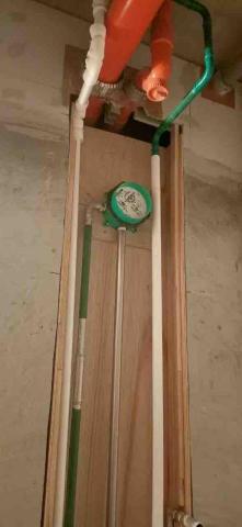 空調尬電職人 - 冷熱水管花灑配置 空調尬電職人 - 冷熱水管花灑配置