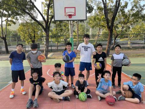 曾旭彥 - 文府國小籃球社