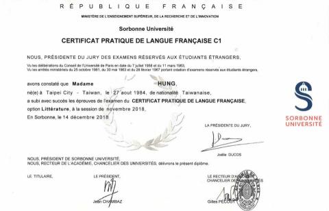 Hung - 索幫大學法文語言檢定C1，文學組。