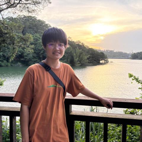 提供高中化學服務的專家劉伃倫