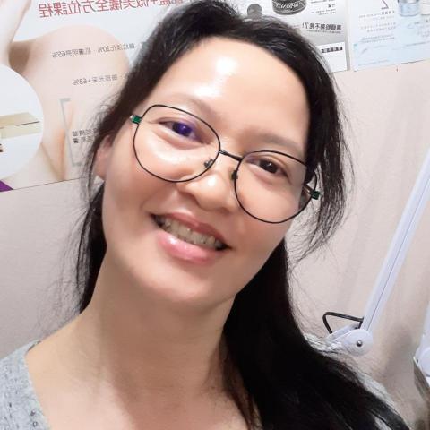 提供雕刻印章服務的專家王育嫻