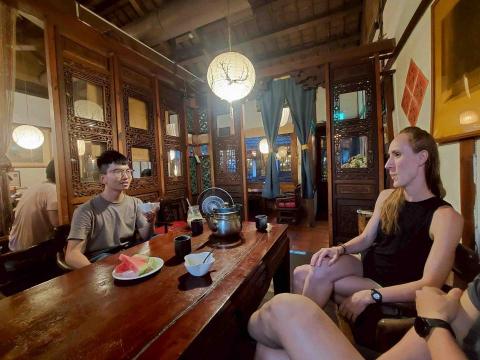 張岱穎 - 擔任即時口譯