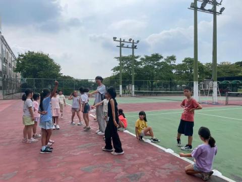 蕭農薰 - 遊玩印度遊戲~~~實現教學場地無限制。