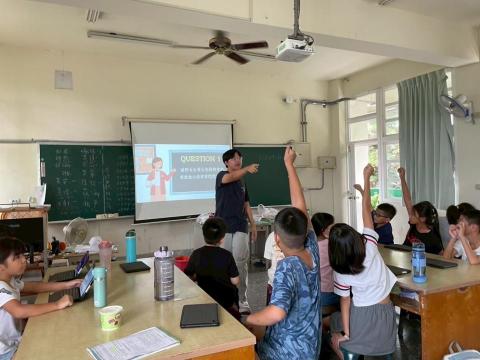 蕭農薰 - 社頭國小學生上課中~~~