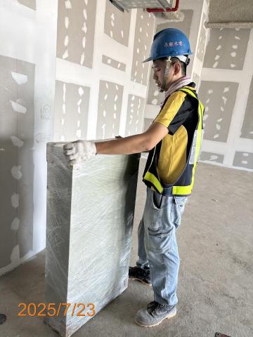 林致勳 - 安裝箱體