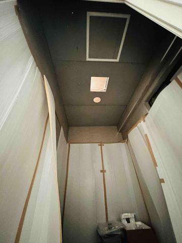 邱小姐 - 廁所木作天花板（維修孔、抽風孔、燈）