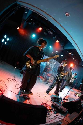 蘇彣軒 - 受中央大學熱音社邀請前往表演