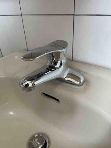 蔡世祥 - 面盆龍頭更換