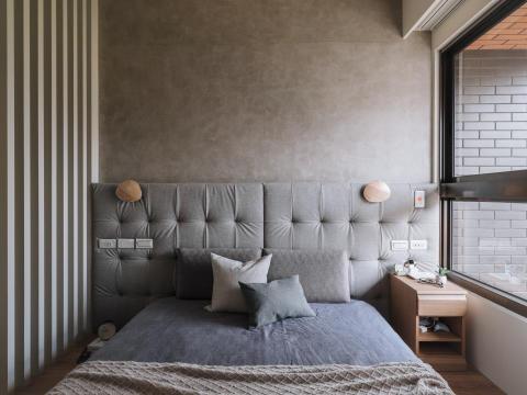 吳雅如 - 現代風   3房2廳2衛
客戶預算:178萬
施作範圍:全室天花板/窗簾盒/冷氣盒，全室系統櫃，全室燈具，電視牆主臥房司曼特漆，電視牆弧形造型，沙發背牆隔柵造型，沙發背辦公區半牆隔間貼皮，多功能房牆面拆除新增木作玻璃隔間，主臥房多功能房架高地板，主臥房格柵屏風，主臥房床頭造型背牆，廚房玻璃拉門，玄關花磚，玄關弧形造型，玄關電箱隱藏門造型