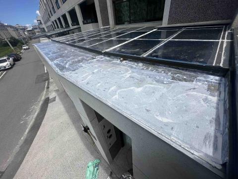 江的油漆 - 貼磚前打毛後底漆