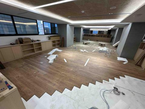 足甘心木地板 - 商辦辦公室施工