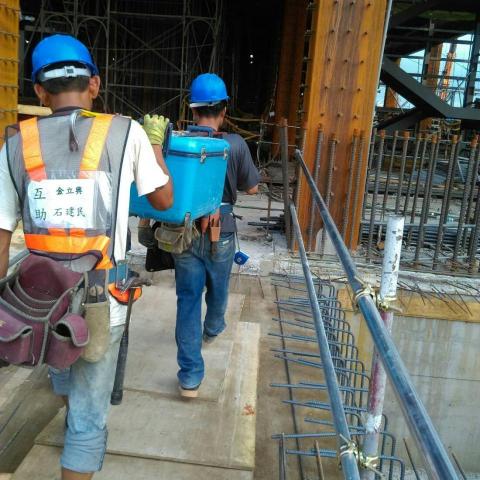 提供打石服務的專家石建民