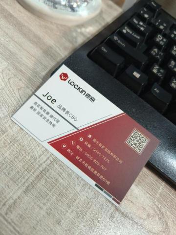 賴芯凝-圖片/LOGO/DM/海報/大圖輸出 資深平面設計師 - 品牌風格名片設計