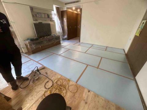 足甘心木地板 - 隔音打底施工中