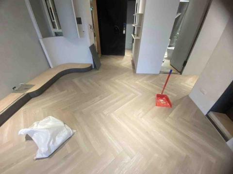 足甘心木地板 - 人字拼