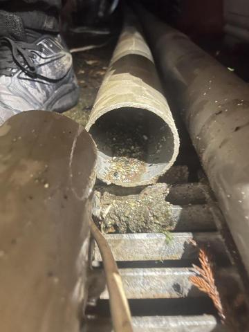 周秋宏 - 排水管幾乎全堵塞