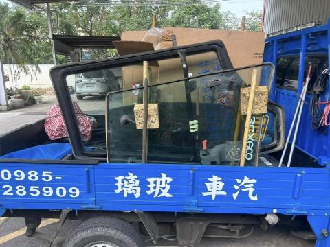 佳展汽車玻璃行 - https://www.facebook.com/profile.php?id=100063929919961&sk=photos 
歡迎需要的朋友可以來我們的粉絲團看看作品圖呦