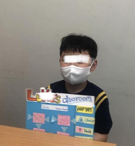 Eliza Chang - 在學完教室的常用語與詞彙後，透過手作方式增加五感刺激，重新複習學過的詞彙，建立視覺圖像更容易把單字記得喔!!