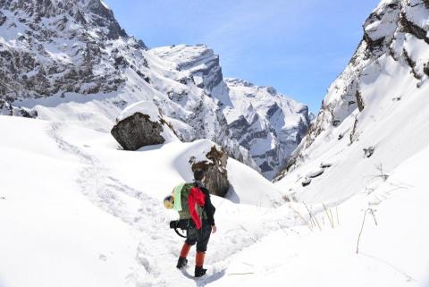 邱俊穎 - 到尼泊爾安納普納基地營打排球