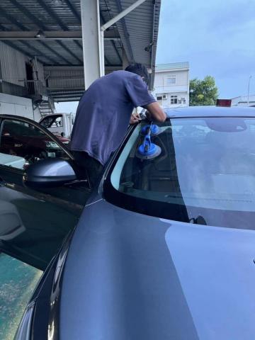 佳展汽車玻璃行 - 