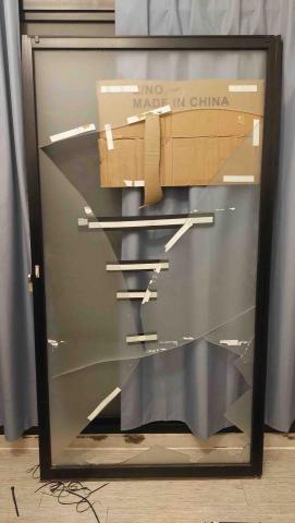 鋁門窗工程 - 玻璃更換前