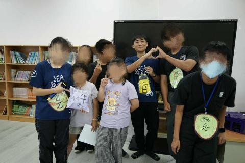 官聲辰 - 海天社的結業（旁邊是我好朋友）