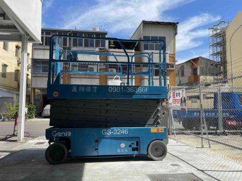 陳柏華 - 9月9號
出動高空自走車，屋頂隔熱漆施工，相差20度
地點：台中市烏日區健行路125號