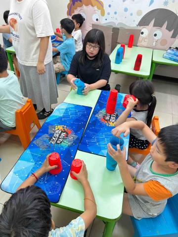 林津瑀 - 疊杯課程側拍