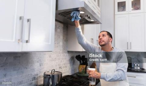 黃師傅 - 服務流程：

現場評估：確認油煙機型號、髒污程度，提供透明報價。

拆卸清洗：專業工具拆解風輪、濾網、外殼，逐一深層洗淨。

內部除油：針對機體內部、排風管道重點去油，消除異味、提升吸力。

組裝檢測：清潔後重新組裝，測試運轉，確保性能恢復最佳狀態。

收尾整理：清理施工區域，保持廚房整潔如新。