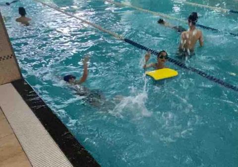 Jimmy Lin - 10歲小朋友自由式游泳教學。