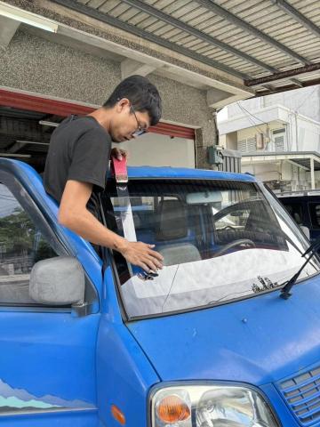 佳展汽車玻璃行 - 