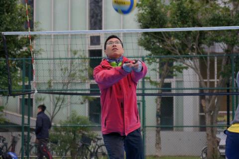 邱俊穎 - 排球上手接球示範