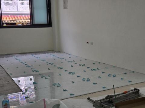 合旺工程行 - 磁磚舖設中