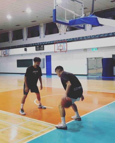 主宰全場Coach Leo
