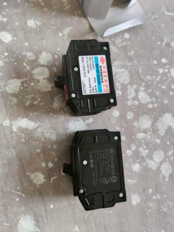 蘭旭空調工程有限公司 - 跟客人說換NFB 用士林電機就是士林電機不會用其他牌子